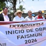Inicia presidente de Ixtacuixtla construcción de pavimento en Tecuexcomac 