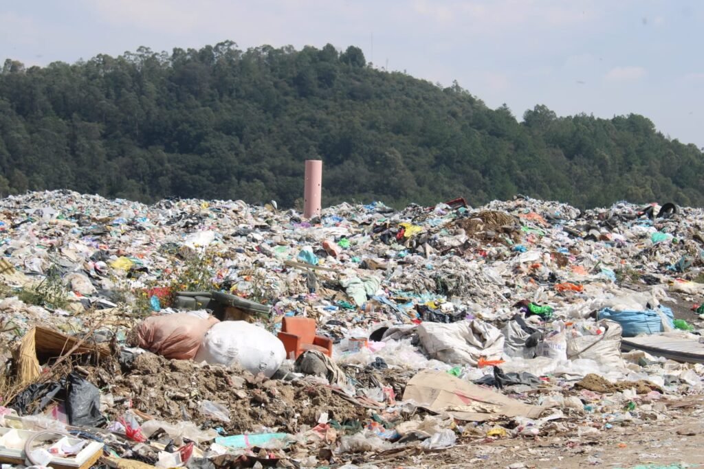 En-2026-seran-clausurados-los-basureros-de-Atlangatepec-y-Calpulalpan-confirma-SMA-1024x683