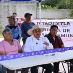Inaugura presidente Olivares calle con pavimento de adocreto 