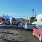 Transportistas permiten la circulación de vehículos; bloqueos son parciales 